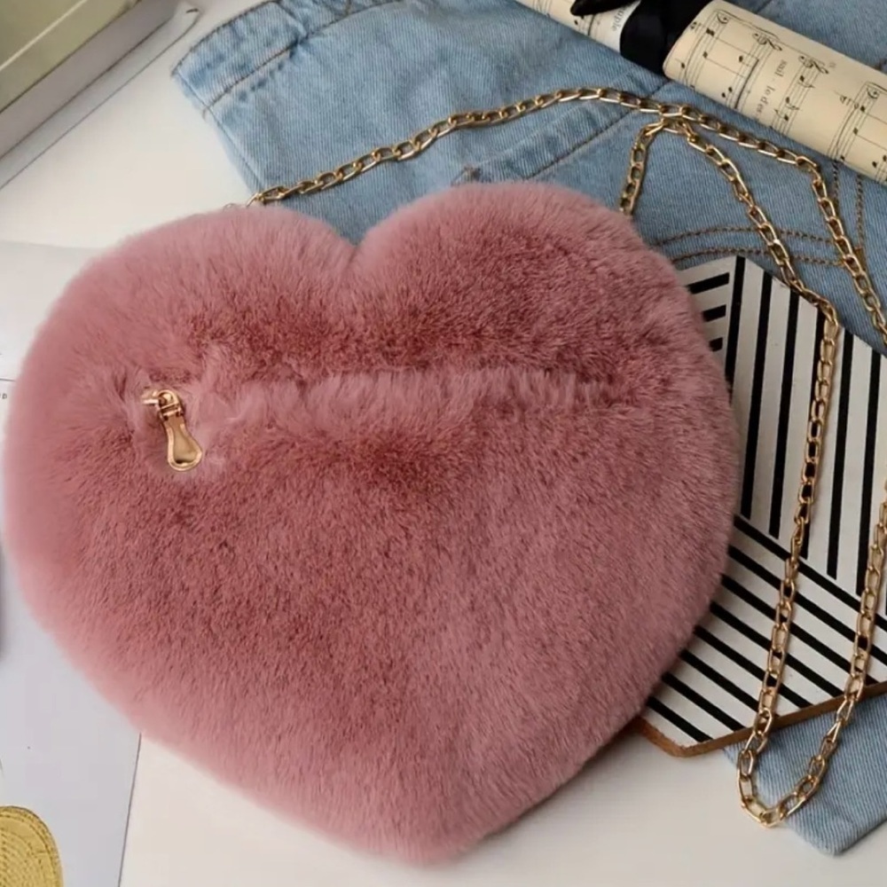NWT heart snapped purse fuzzy and soft - Picture 2 of 7